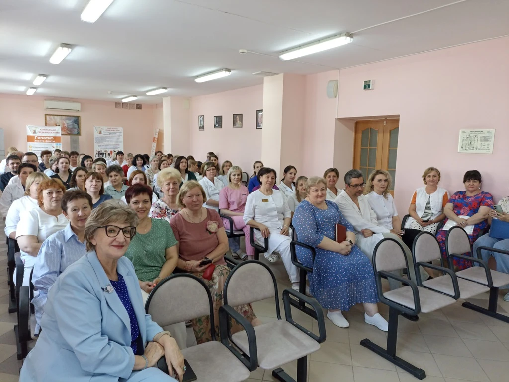 Торжественное собрание, посвященное Дню медицинского работника, прошло в Воронежском Центре СПИД

 �