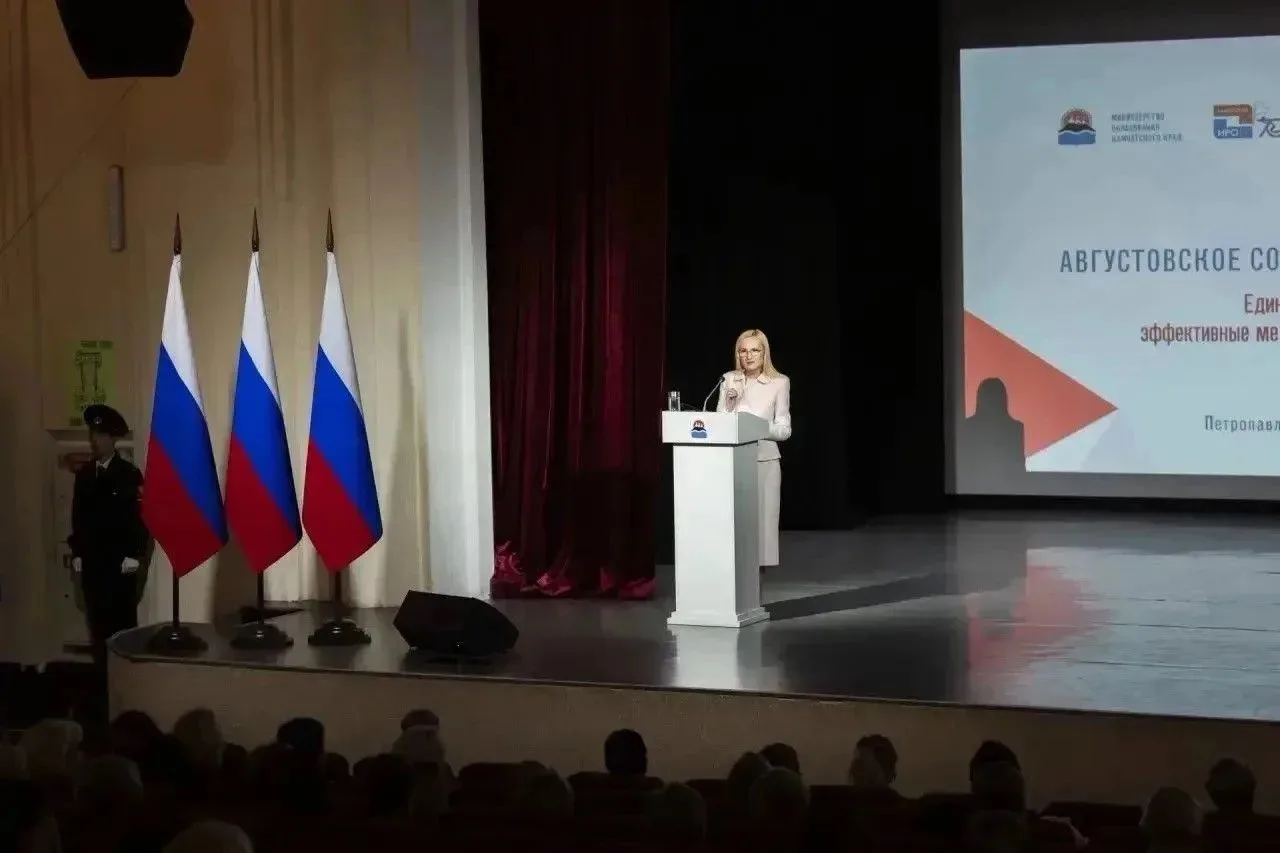 Ирина Яровая вручила учителям Камчатки федеральные ведомственные награды на августовско...