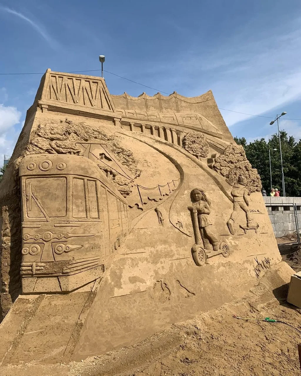 ​​🤩 Чудеса из песка в Петропавловской крепости   Здесь можно увидеть впечатляющие скульптуры с сказо
