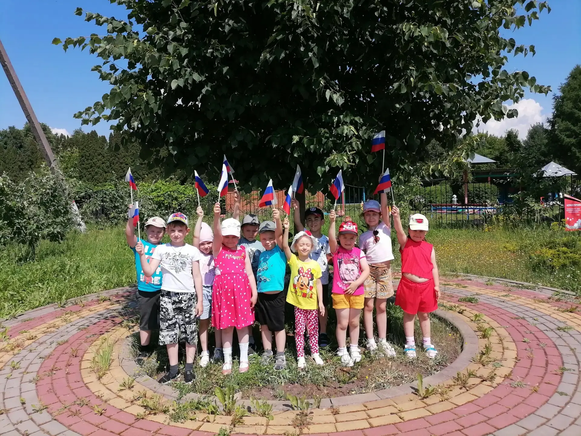 ☀С Днём России! 🇷🇺
Пусть наша страна будет мирной, сильной и счастливой!🙏💪🇷🇺
 ✨Ребята 4 подгот