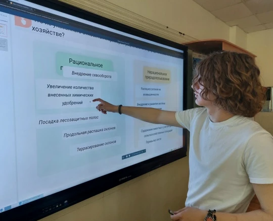 БЕГОМ НА УРОК  💫 Сценарий урока — это интерактивная презентация, необходимая для того, чтобы провест