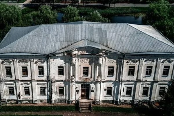 🏰Россиянка купила дворец в Беларуси всего за 2300 российских рублей  Она оказалась единственной учас