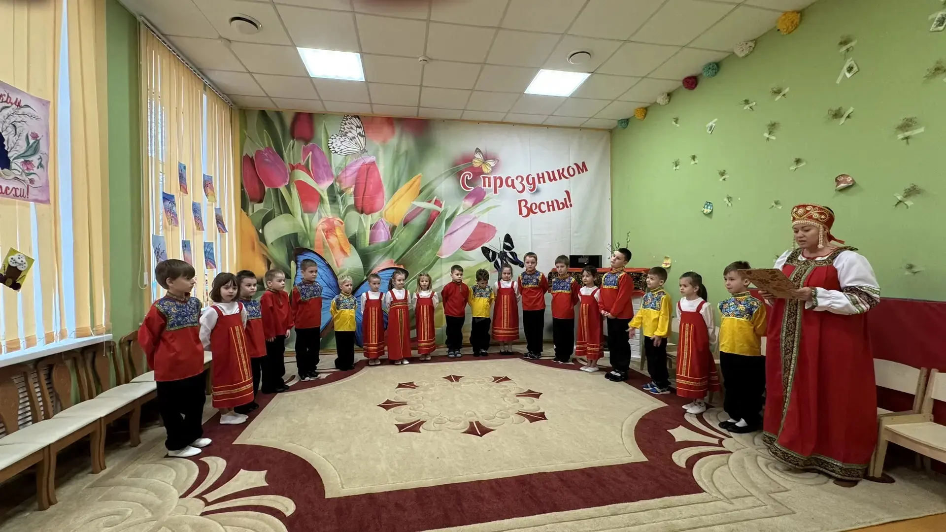 В дошкольном отделении Палисадик педагоги подготовили для детей досуг "Светлый праздник-Пасха". Тать