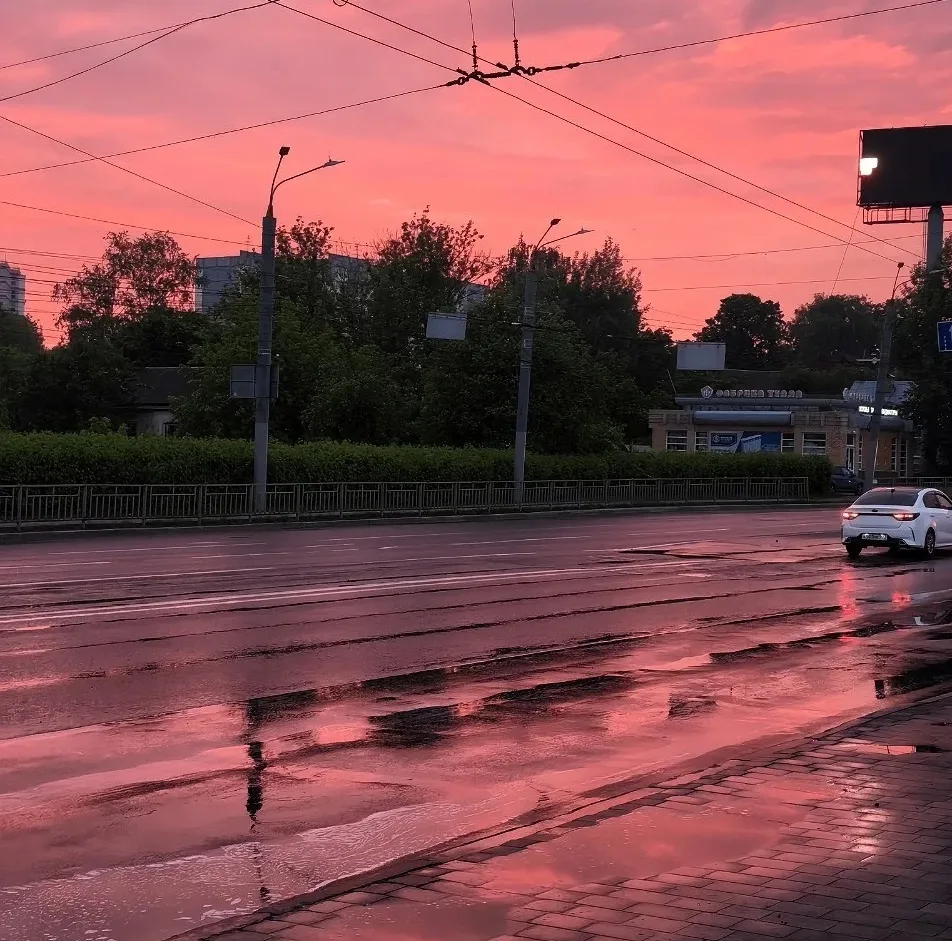 Почему мы залипаем на розовые закаты?🌇  Знакомое чувство: вы куда-то бежали, но увидели, как небо ок