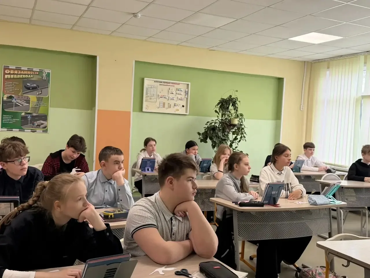 🎬 «КИНО ПОБЕДЫ: ПУТЕШЕСТВИЕ ПО ГОРОДАМ ГЕРОЯМ» В рамках марафона «Наследники Победы» в нашей школе п