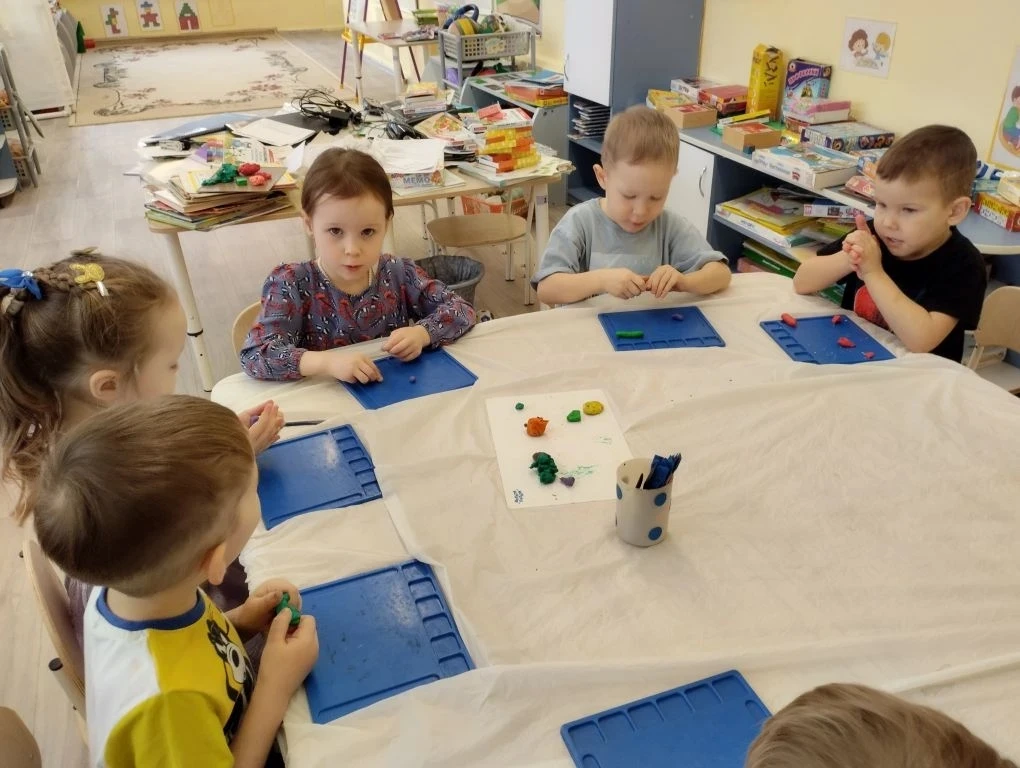 Ребята из средней группы 🌈«Радуга» однажды обнаружили удивительный портал в страну фан...