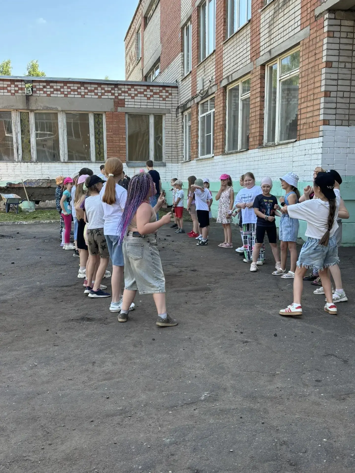 Зажигательная джинсовая дискотека прошла в лагере школы №67.