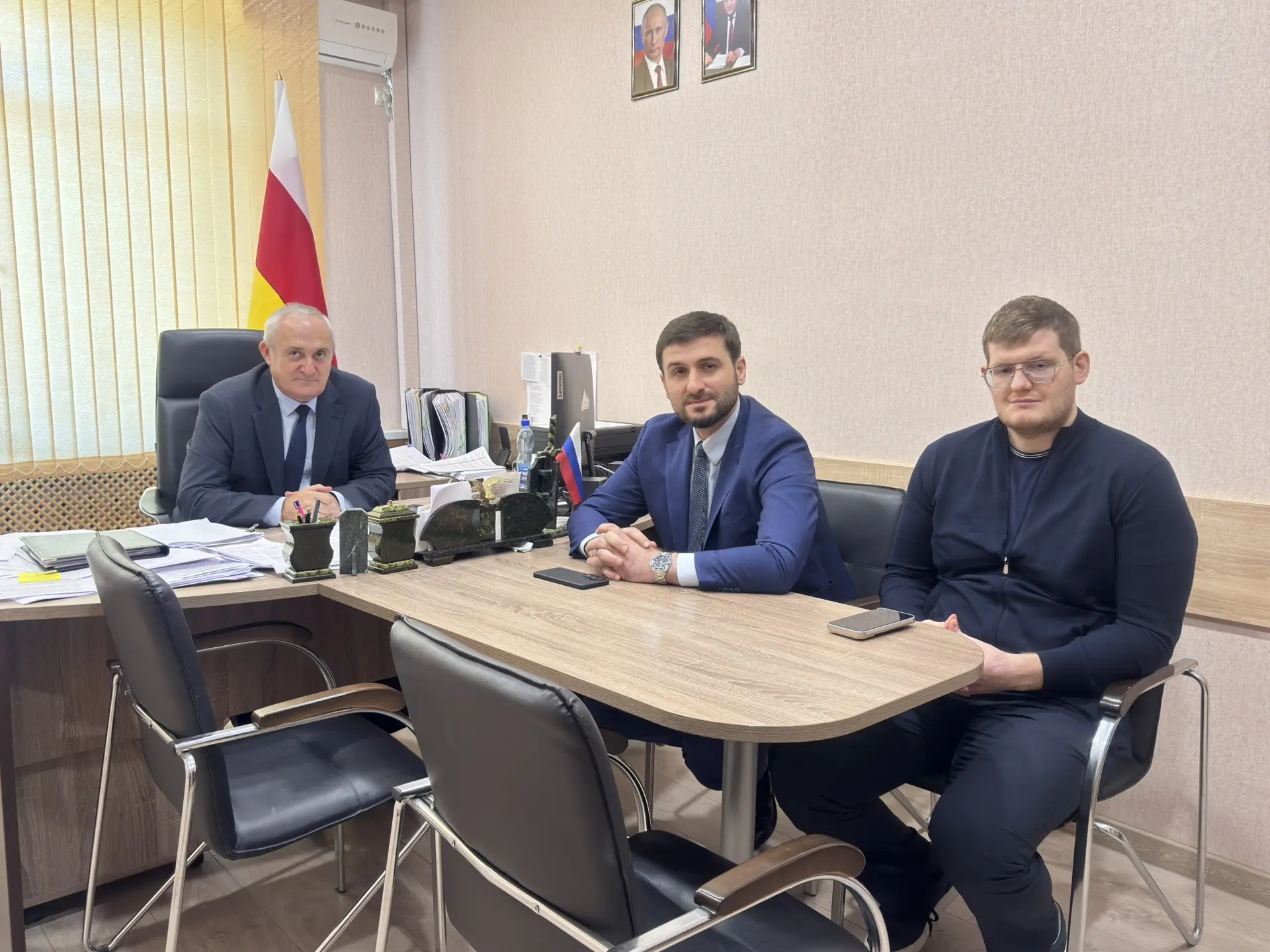 Министр промышленности и инвестиций Северной Осетии Олег Атаров провел рабочее совещани...