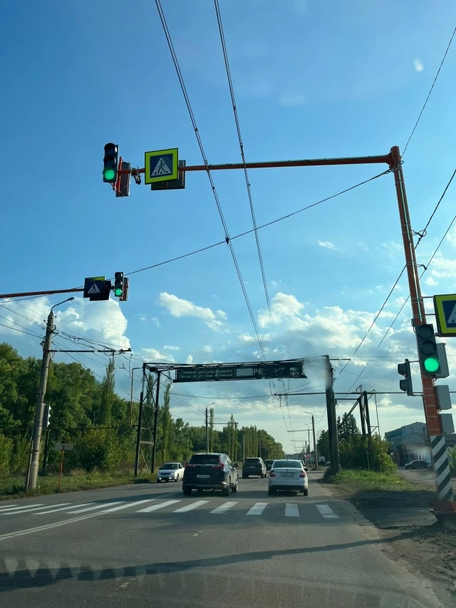 По ул Западной ост. Коллективные сады установили светофор 🚥