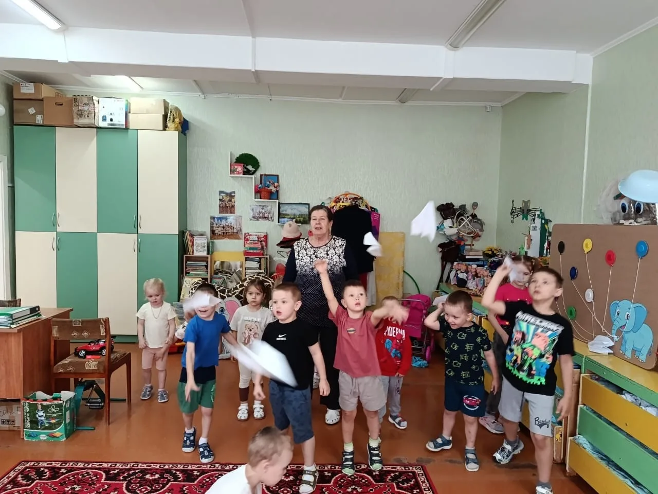В нашем детском саду в группе номер № 4 прошло мероприятие
"Опыты и эксперименты в летний период". 
