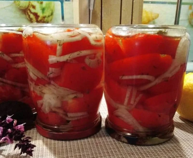 САЛАТ ИЗ ПОМИДОР С ЛУКОМ НА ЗИМУ