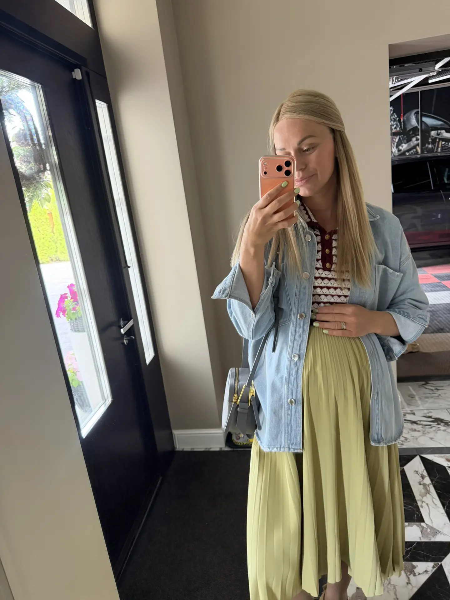 Всем доброго дня ☀️
Поехала я на ктг и на прием к своему гинекологу 🙏

Как вам такой беременный обр