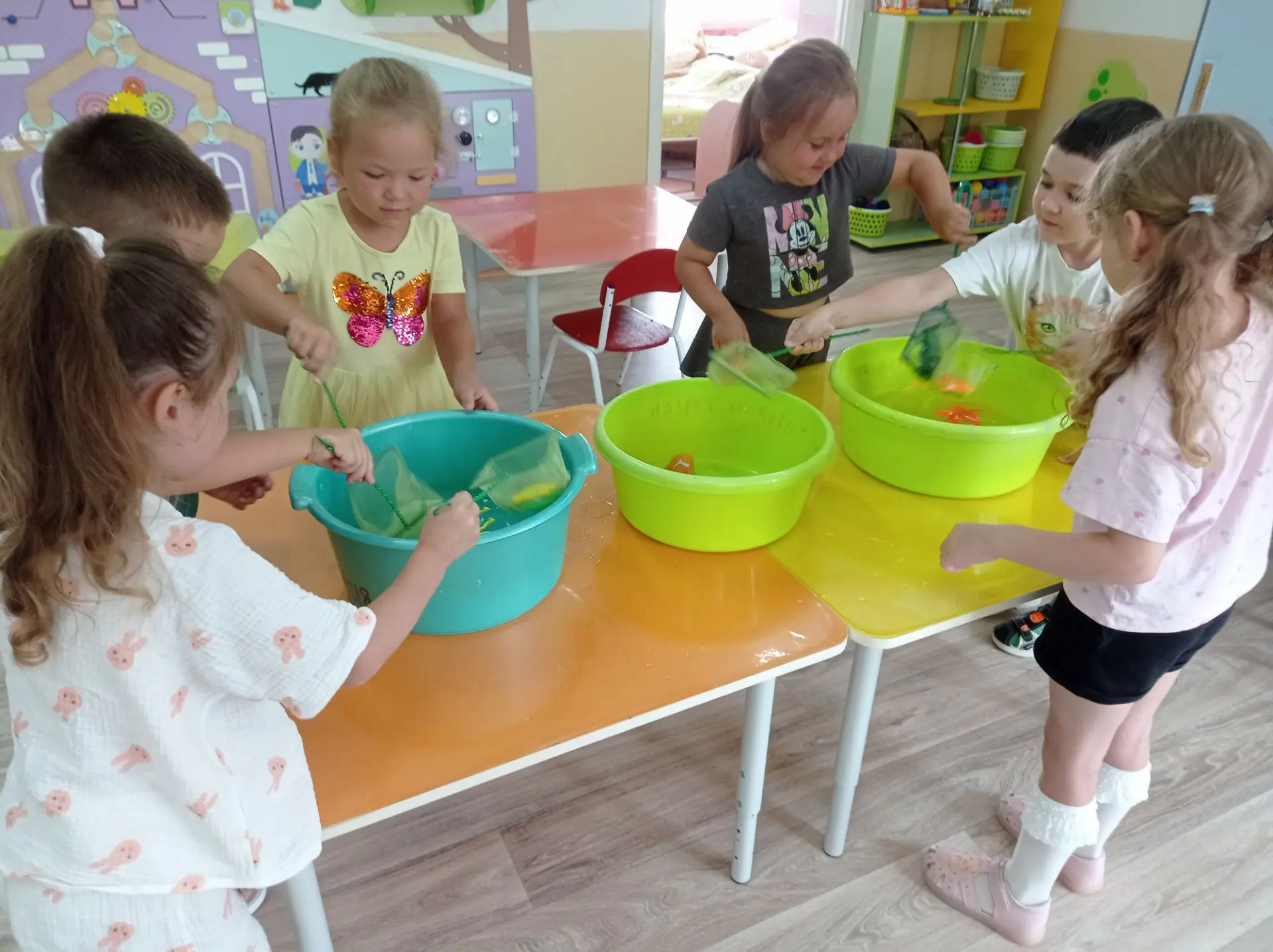 "День рыбака" В средней группе прошёл весело и задорно.
Цель: создать радостное настроение; развиват