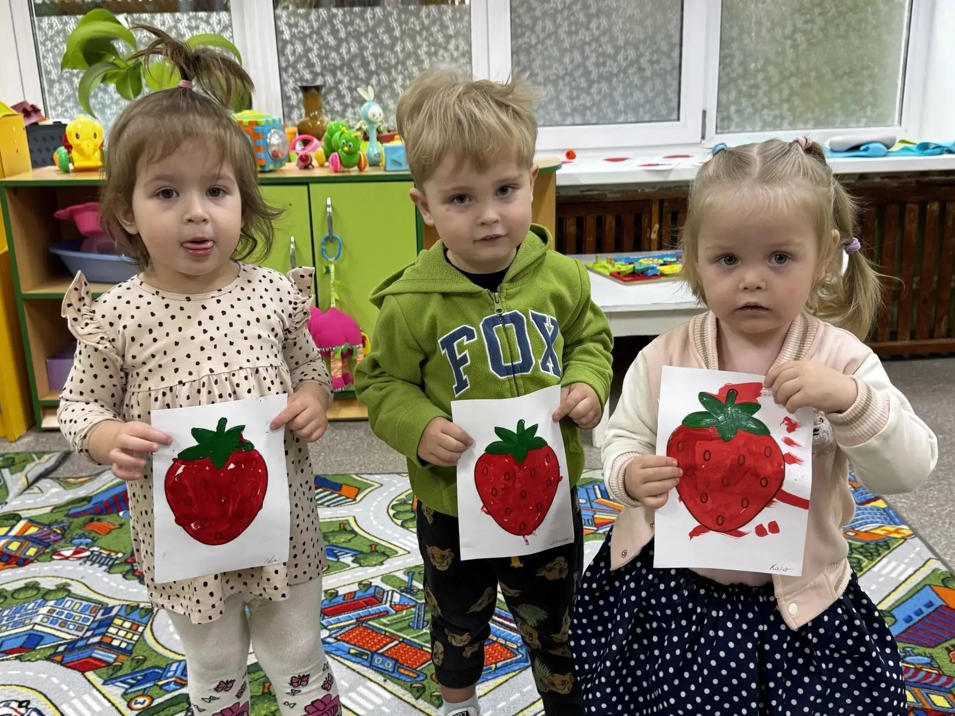 Лето в самом разгаре, а это значит, что сезон ягод и фруктов открыт!

Клубника - одна из самых любим