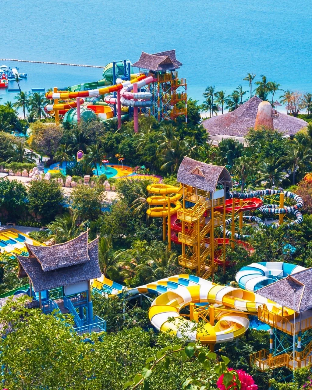Парк развлечений во Вьетнаме 🎢

VinWonders — место, где отпуск становится ярче 🎡

Здесь легко забы