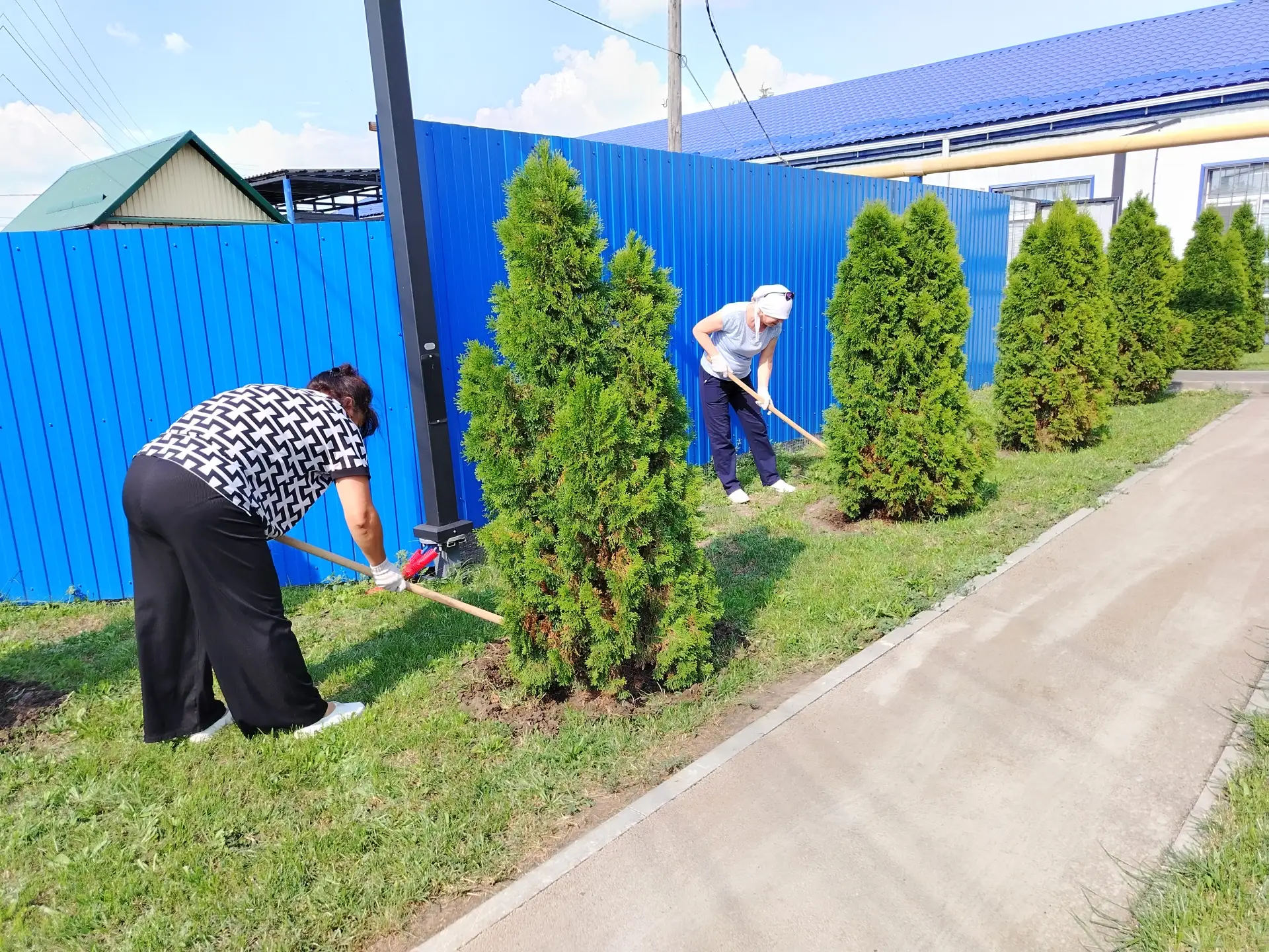 🇧🇬Субботник в рамках празднования Дня Государственного Флага РФ