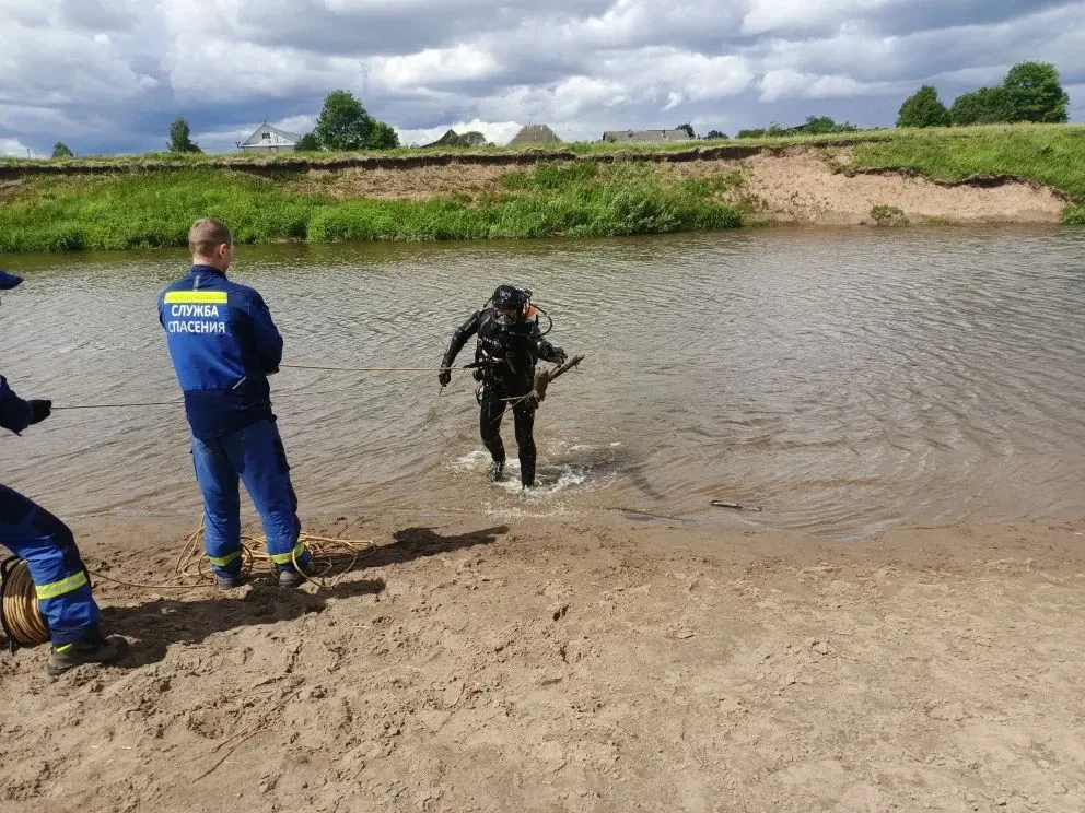 💦На реке Лоза в Игре по улице Победы, юго-западнее дома 87б, были проведены водолазные...