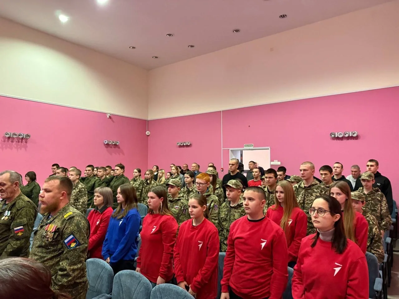 🇷🇺 Память Героям: в Зырянском почтили подвиг павших защитников Отечества    В селе Зырянском состоял