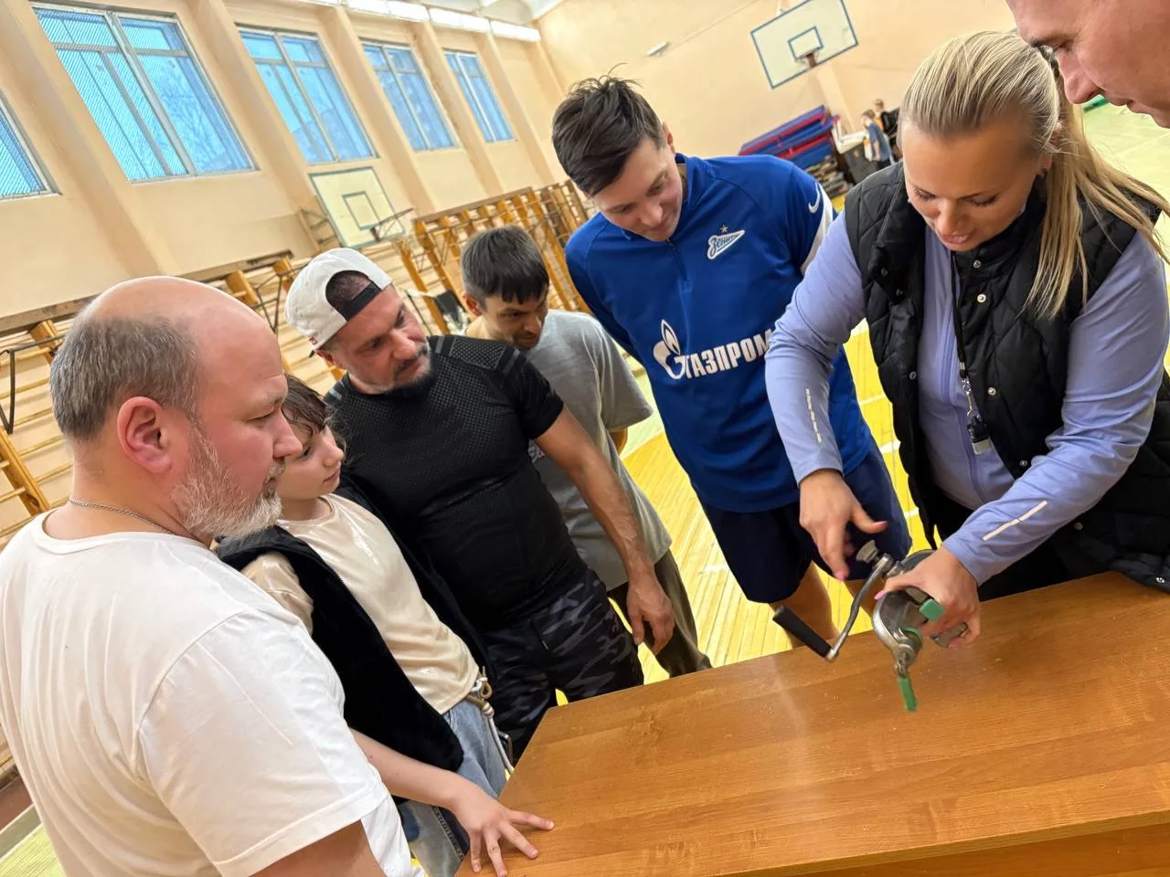 👨 В пятницу в школьном спортивном зале прошел весёлый и динамичный семейный праздник «А ну-ка, папы»