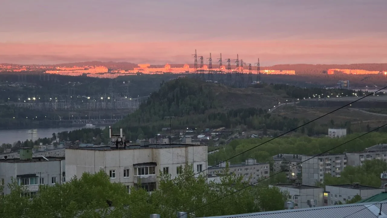Вечерний Усть-Илимск. Отражение заката 🌆

(Фото VK-группы «Мой бесподобный Усть-Илимск»)