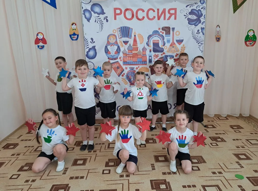 Патриотизм в движении: как мы танцевали флешмоб ко Дню России 

В преддверии одного из самых главных