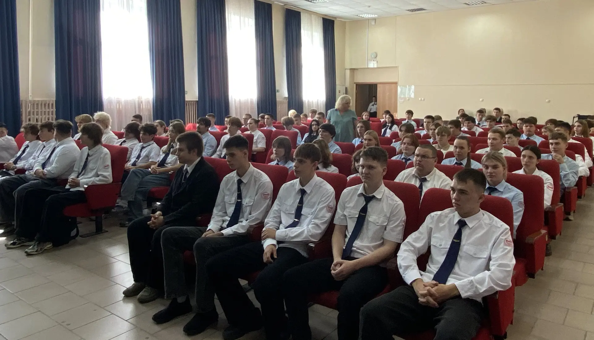 Более 100 молодых избирателей, учащихся Узловского железнодорожного техникума - филиала...