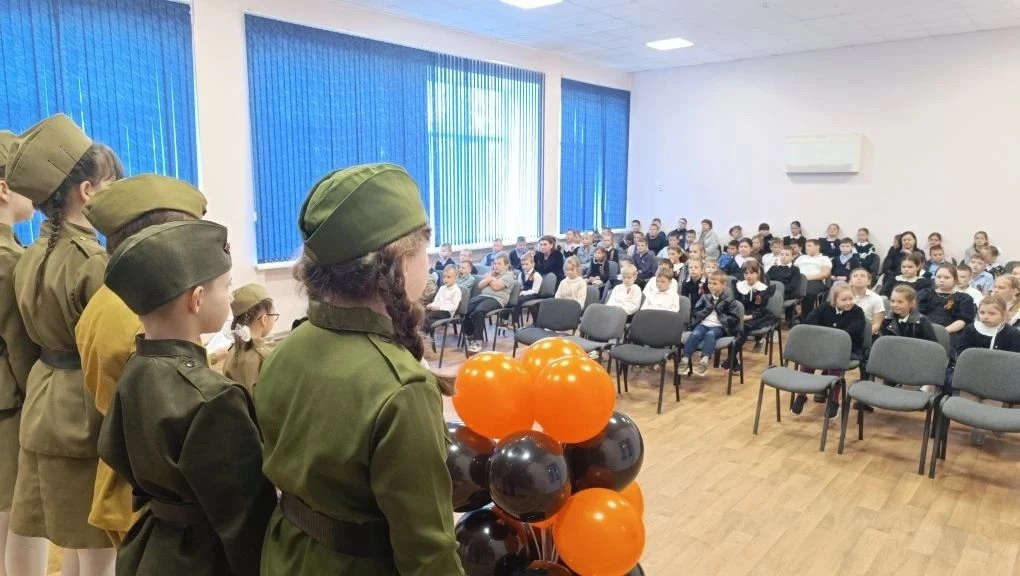В нашем 3 классе прошло мероприятие «А песня тоже воевала», посвящённое памяти героев В...