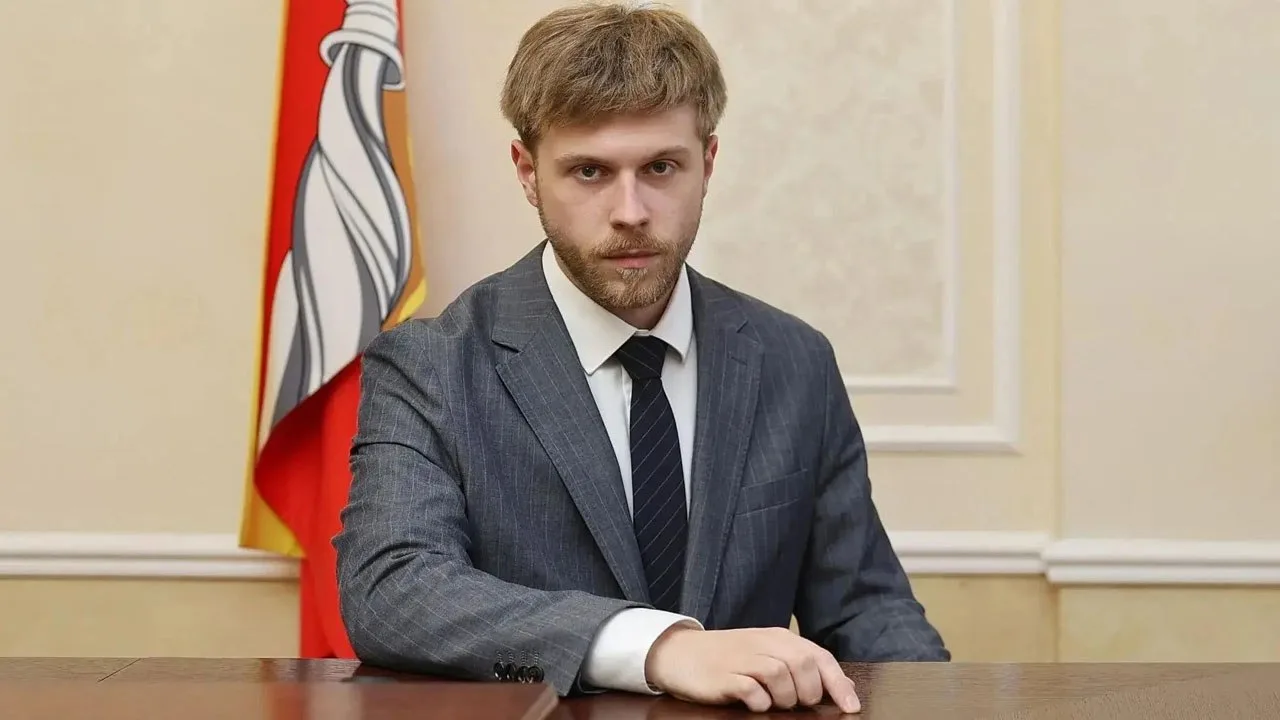 25-летний чиновник возглавил управление внутренней политики и правовой работы мэрии Вор...