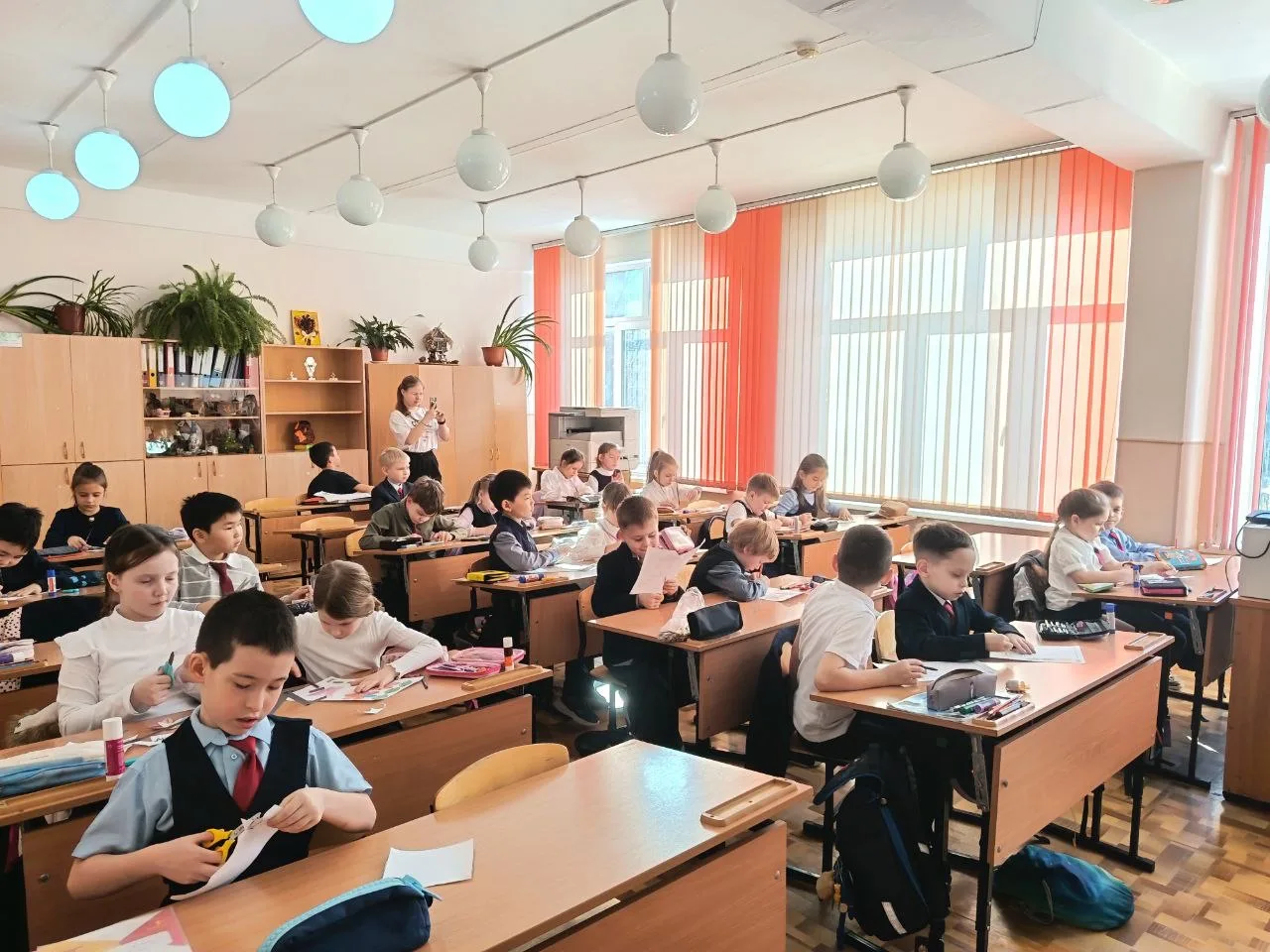 В начальной школе прошли праздничные мастер-классы к 8 Марта 🌷