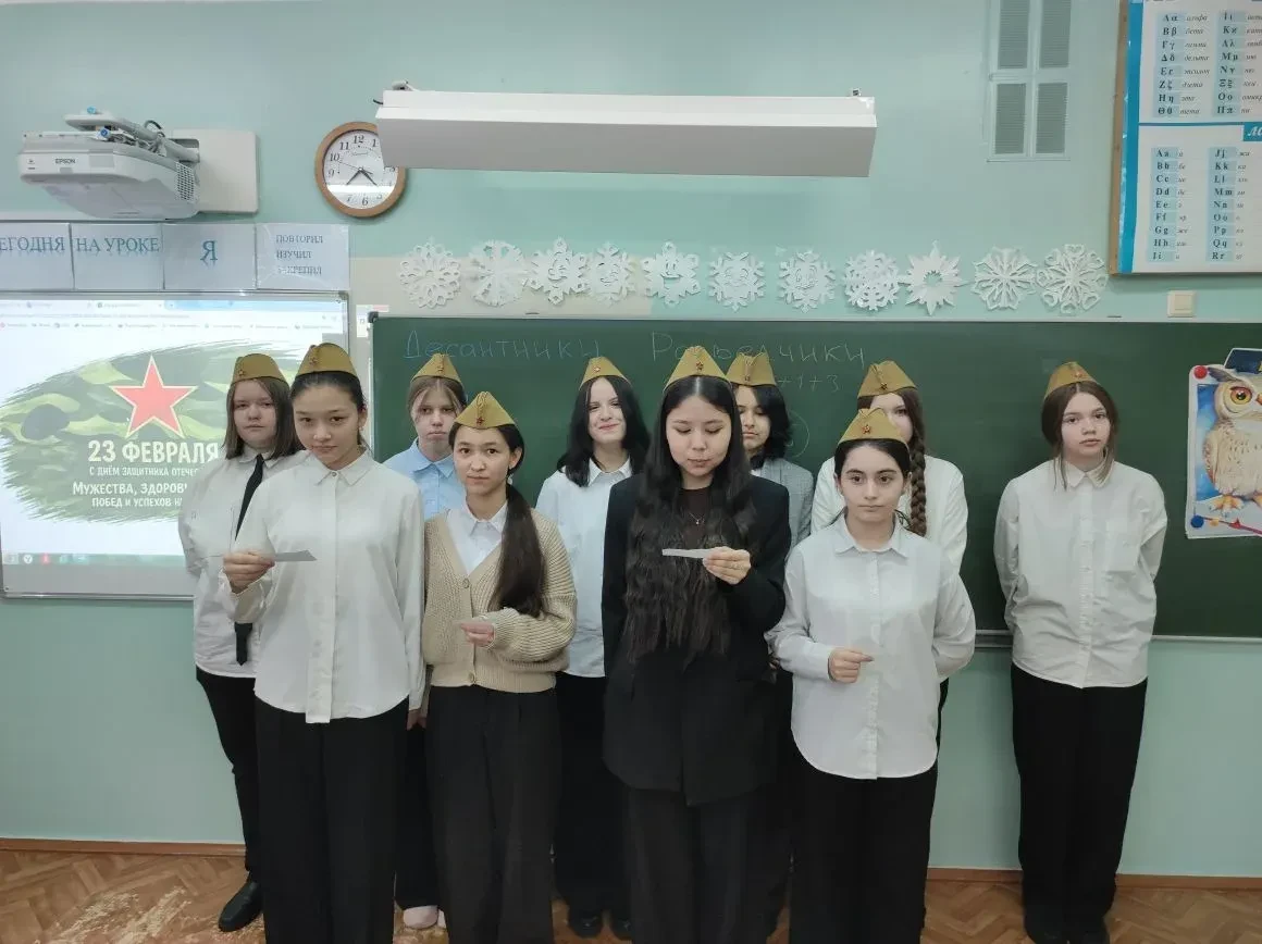27 февраля в 7В классе прошло КТД "А ну-ка, мальчики!", посвящённое Дню Защитника Отечества.   2 ком