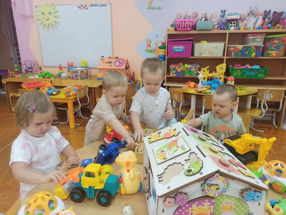 🐙 Наши «Осьминожки» осваиваются в детском саду!

Малыши группы раннего возраста «Осьминожки» уже по