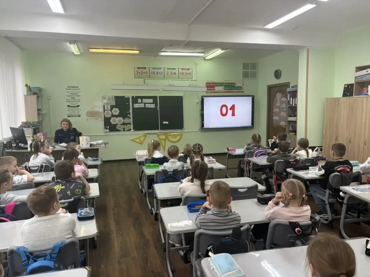 🧑‍🚒 Сегодня в начальной школе прошёл открытый урок, посвящённый Дню пожарной охраны! 🔥 Гостем урока 