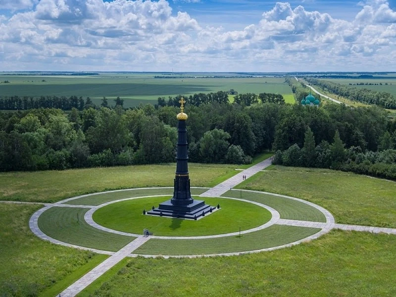 Музейный комплекс «Куликово поле» в Моховом расположен в непосредственной близости от поля Куликовск