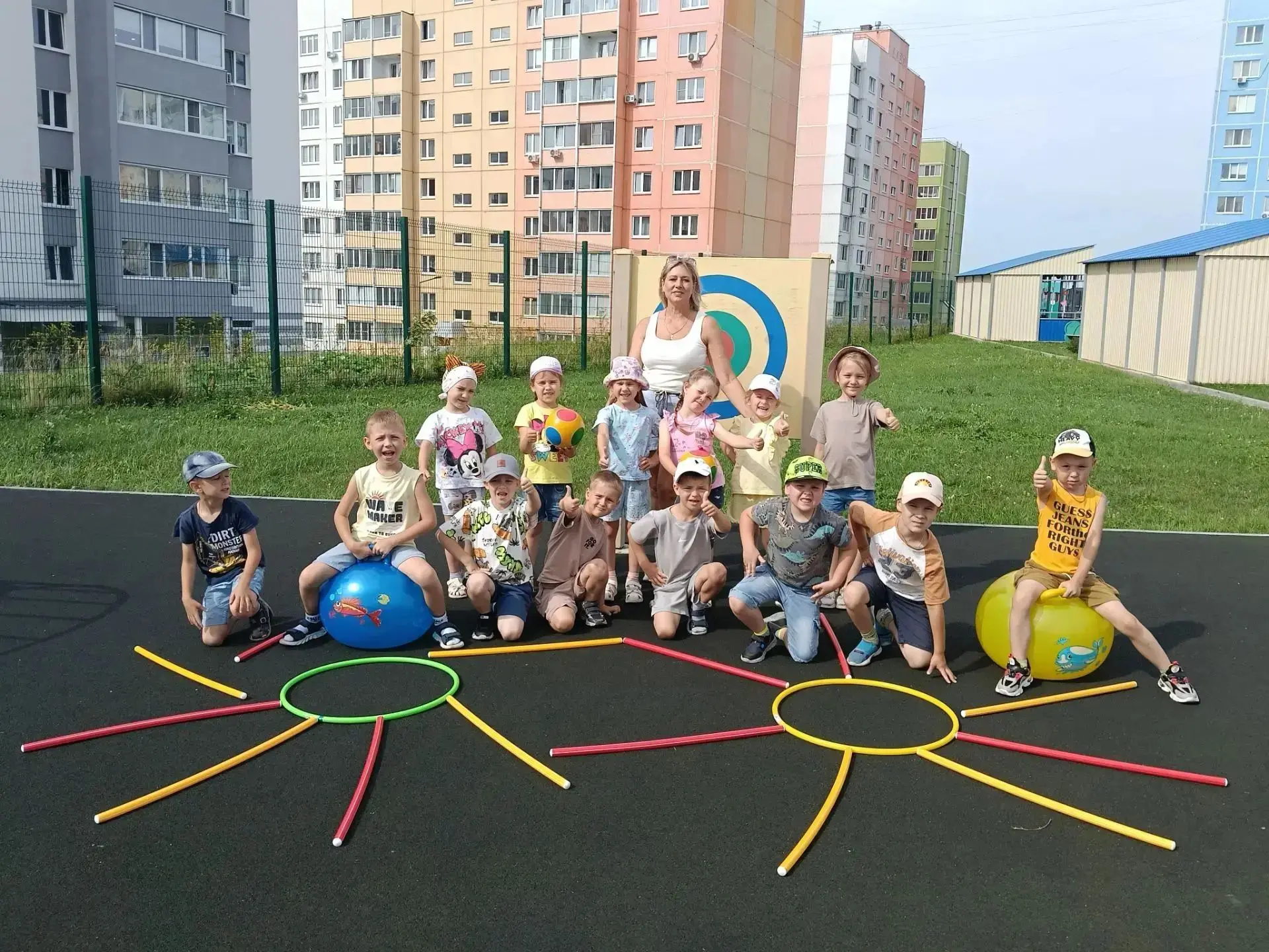 🤸Спортивный праздник «Справа — лето, слева — лето, до чего ж прекрасно это!» 

Сегодня на спортивно