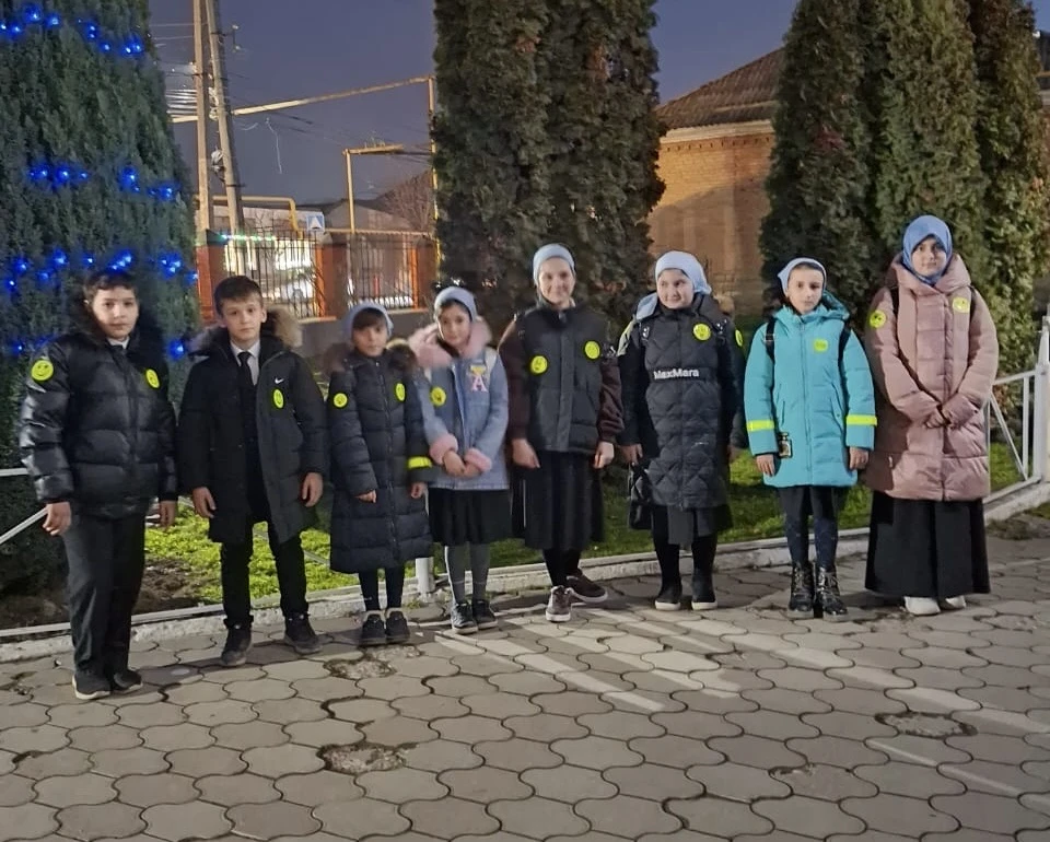 В ШКОЛАХ УРУС-МАРТАНОВСКОГО РАЙОНА ПРОШЛА АКЦИЯ «ЗАСВЕТИСЬ! СТАНЬ ЗАМЕТНЕЙ НА ДОРОГЕ»  В рамках пл