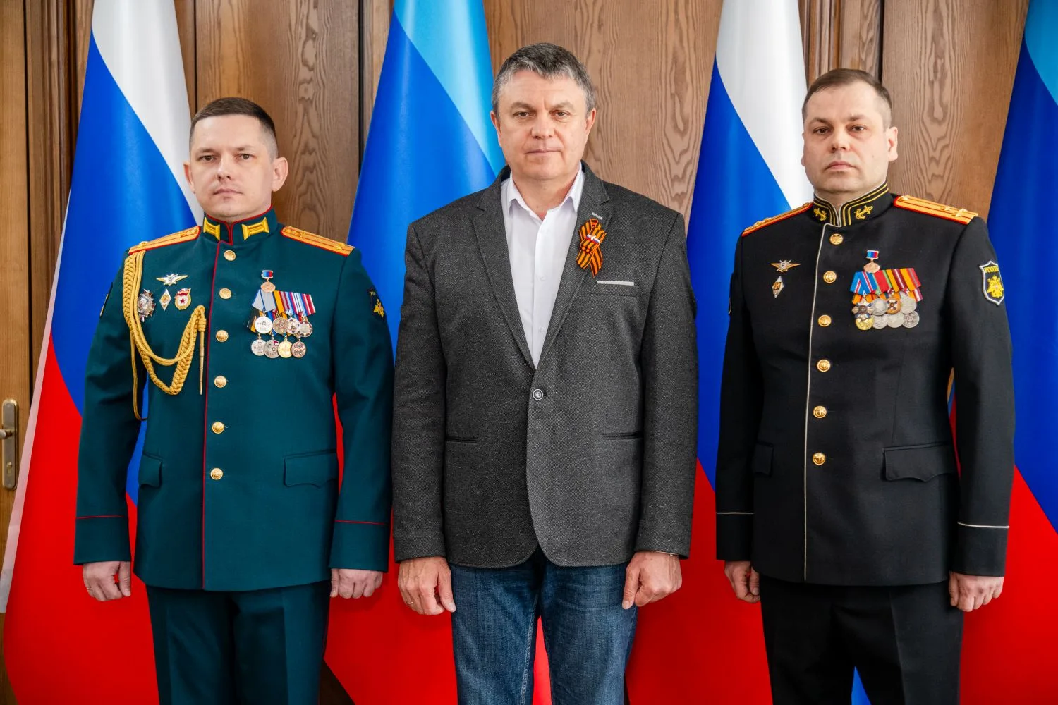 Присвоил звание Героя Луганской Народной Республики двум военнослужащим Российской Федерации. Этими 