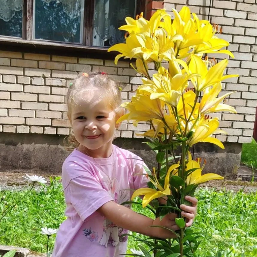 🌿 Маленькие флористы большого сада

Вчера наши ребята отмечали День флориста. Этот праздник — отлич