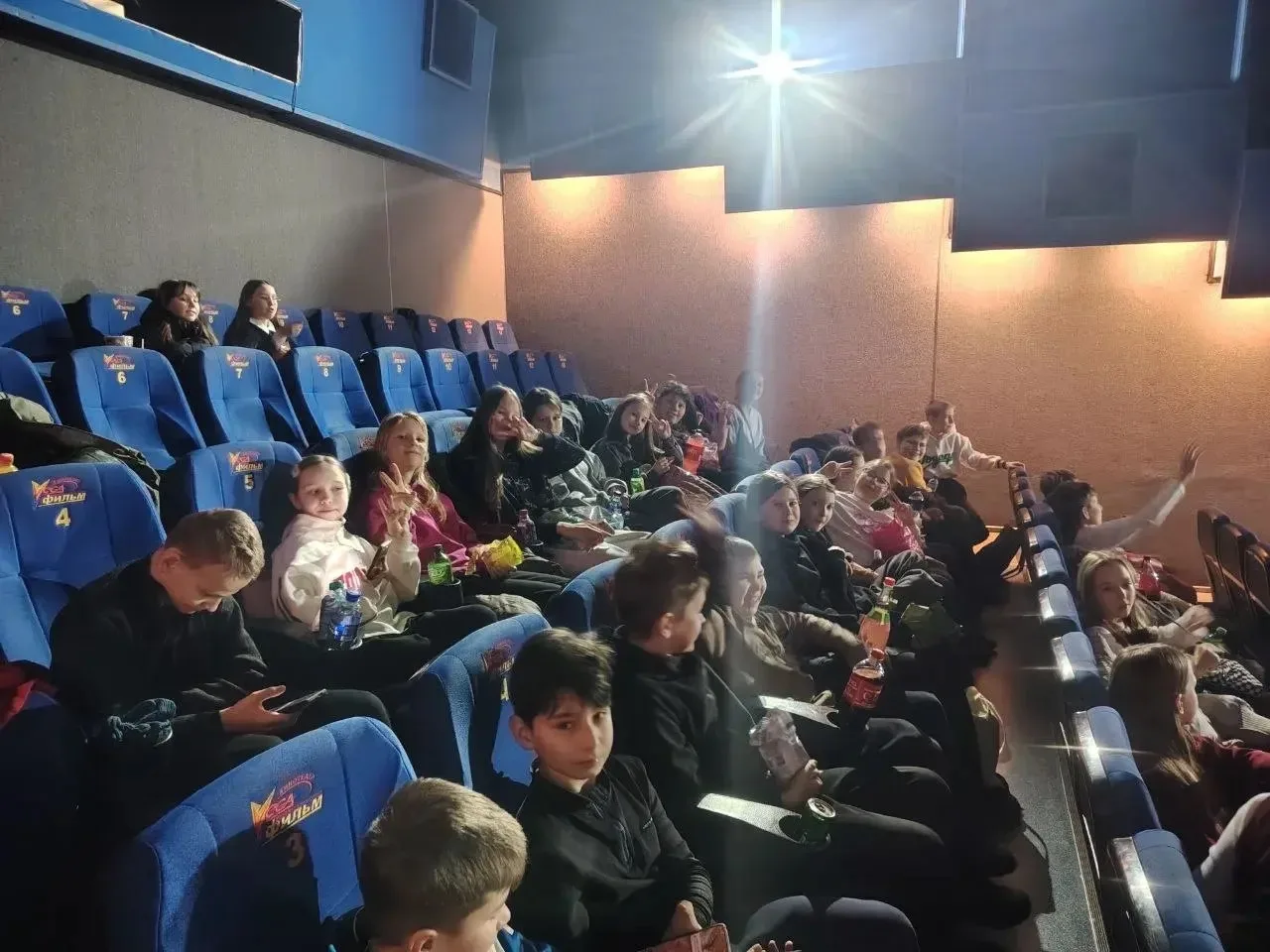 Встречаем выходные ярко и интересно!  В пятницу, в последний учебный день, ученики 4 «Г» класса (кла