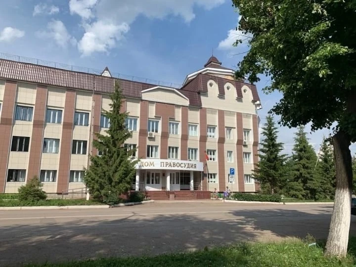 ⚖️ Жительницу Бугульминского района осудят за оскорбление соседа