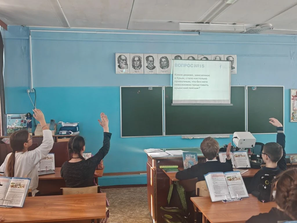 🧠 Проверили знания о Крыме: в нашей школе прошла викторина от «Движения Первых»  В преддверии Дня во