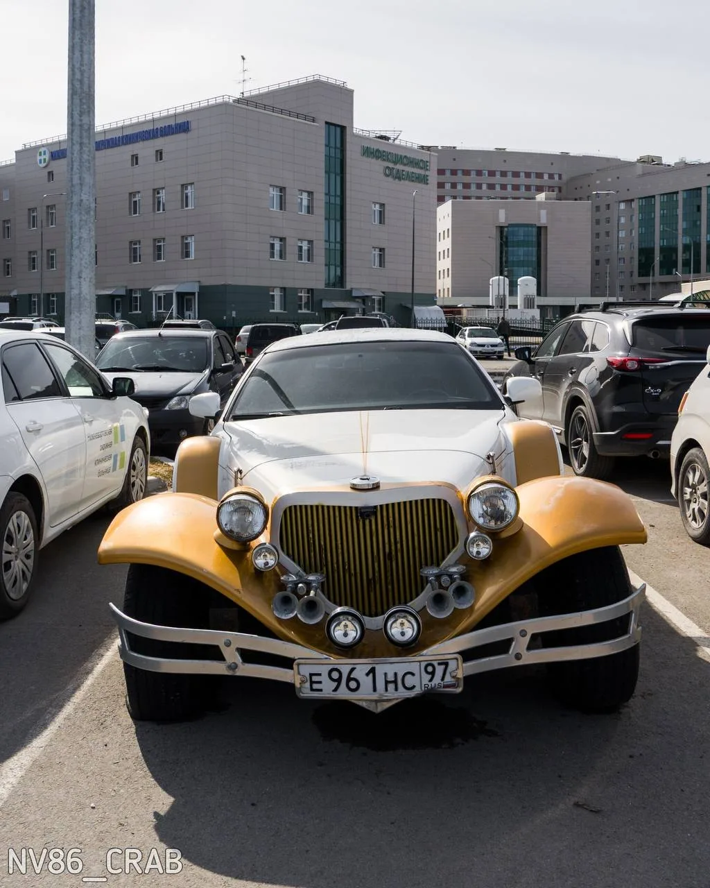 🚘 «Прошла эпоха». В Нижневартовске обнаружили еще один заброшенный лимузин.  🏥 Он уже пару лет стоит