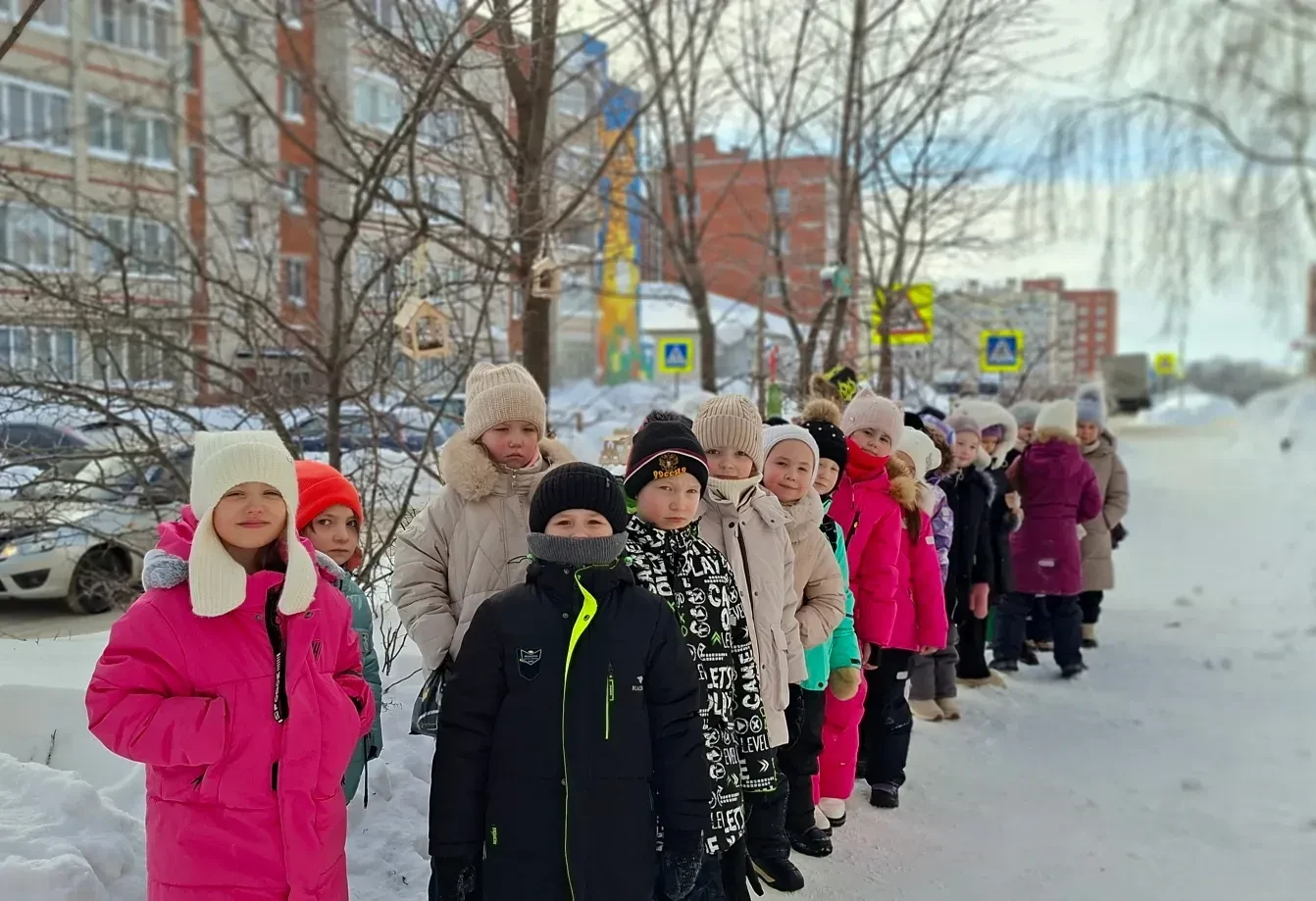 **Юные защитники природы** 1 «А» класса сегодня совершили настоящий подвиг! Под  руководством своего
