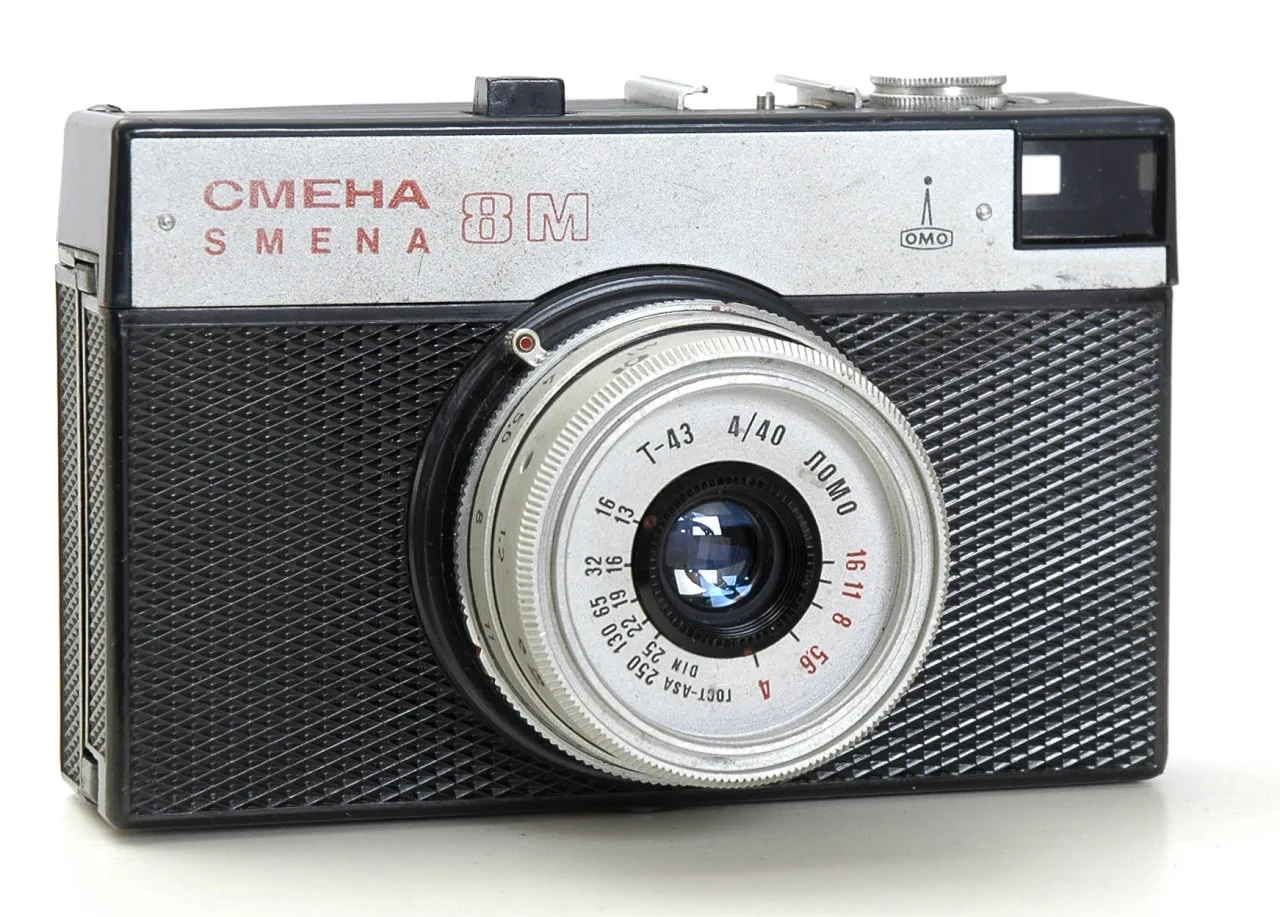 Фотоаппарат "Смена-8м"

Большинство советских начинающих фотографов снимали свои первые кадры именно