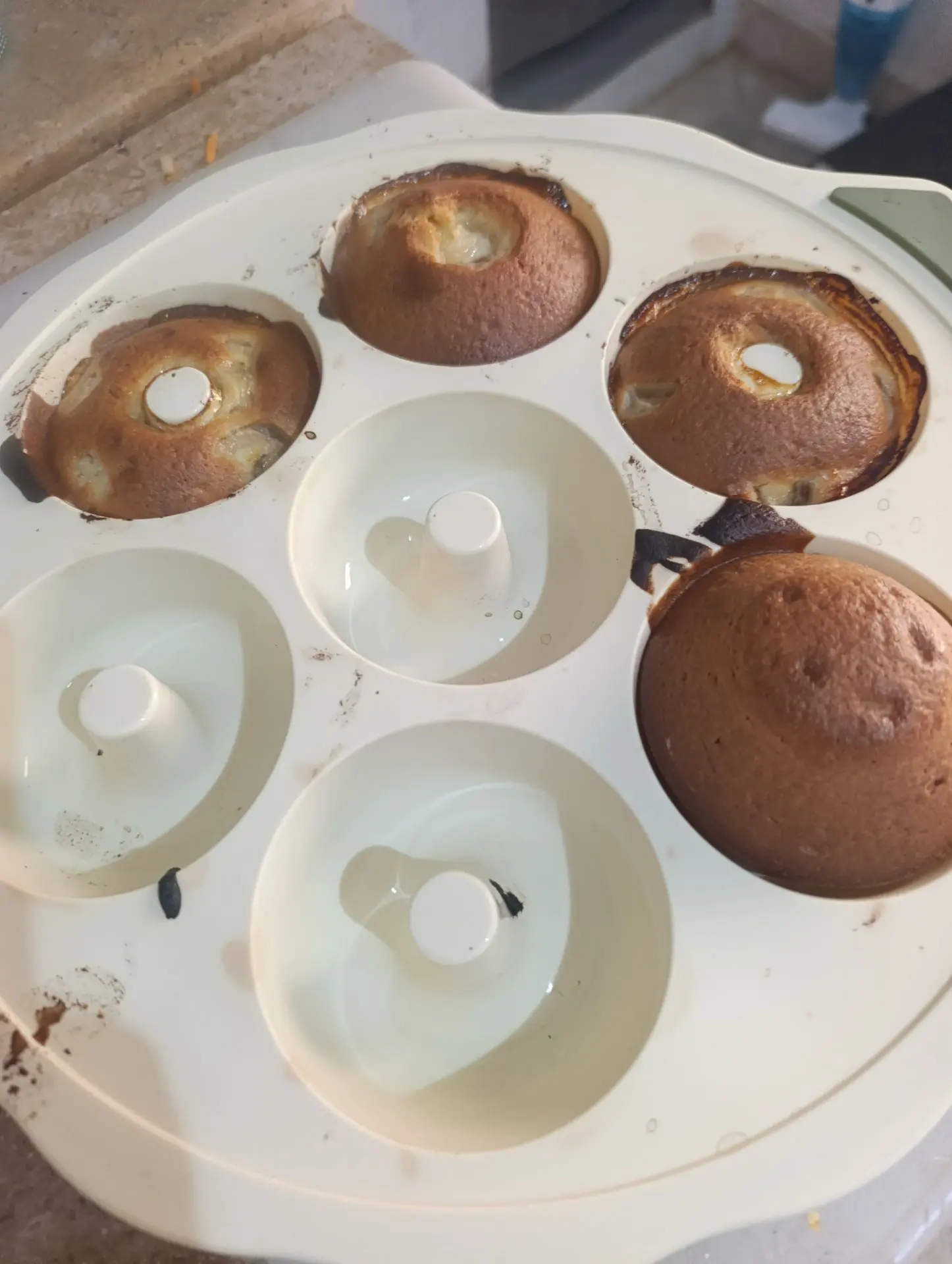 Вот такая штуковина для вкусняшек! Возможно для пончиков, но у меня вышли капкейки с ды...
