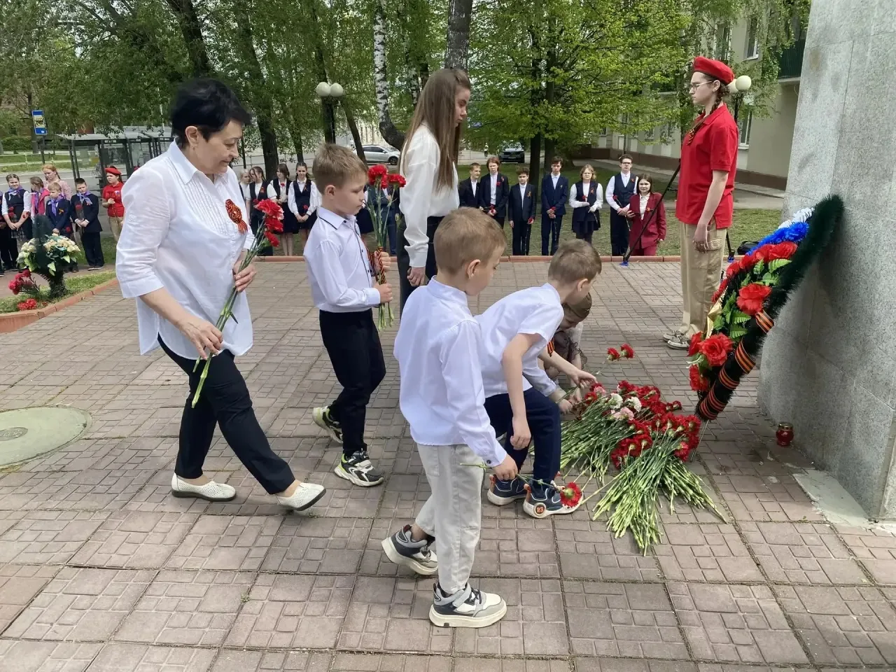 8 мая 2026 года у памятника воинам 49‑й Армии прошёл торжественный митинг, посвящённый Дню Победы. В