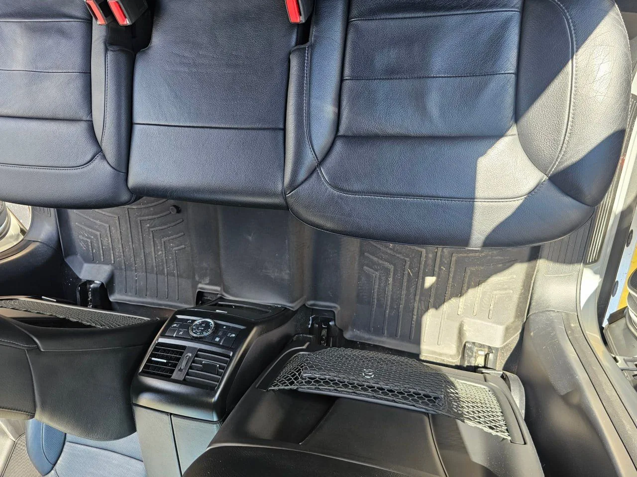 🚘 В студии Mercedes-Benz GLS на химчистку салона!