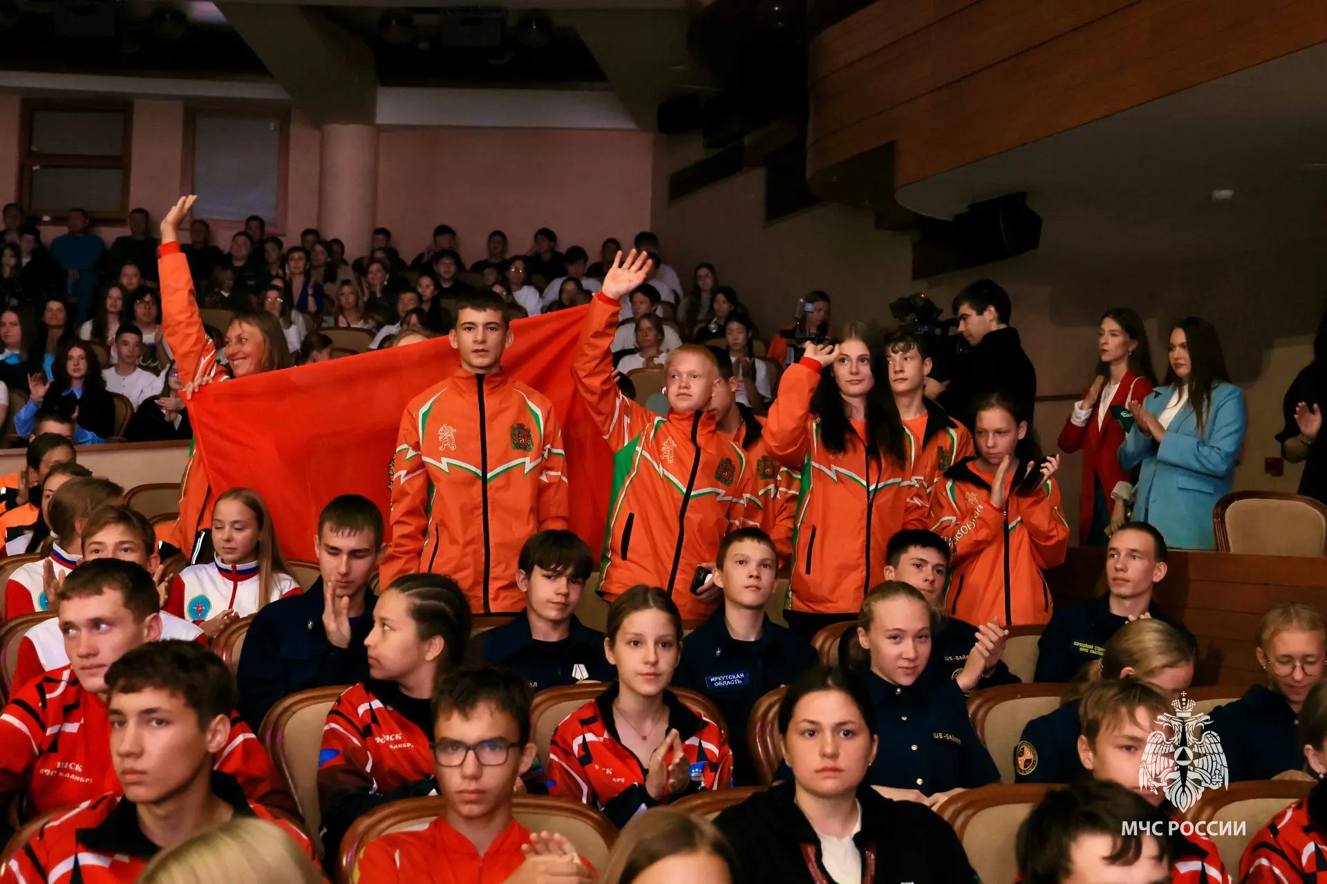 🎉 В Ханты-Мансийске состоялось торжественное закрытие юбилейных XX Всероссийских сорев...