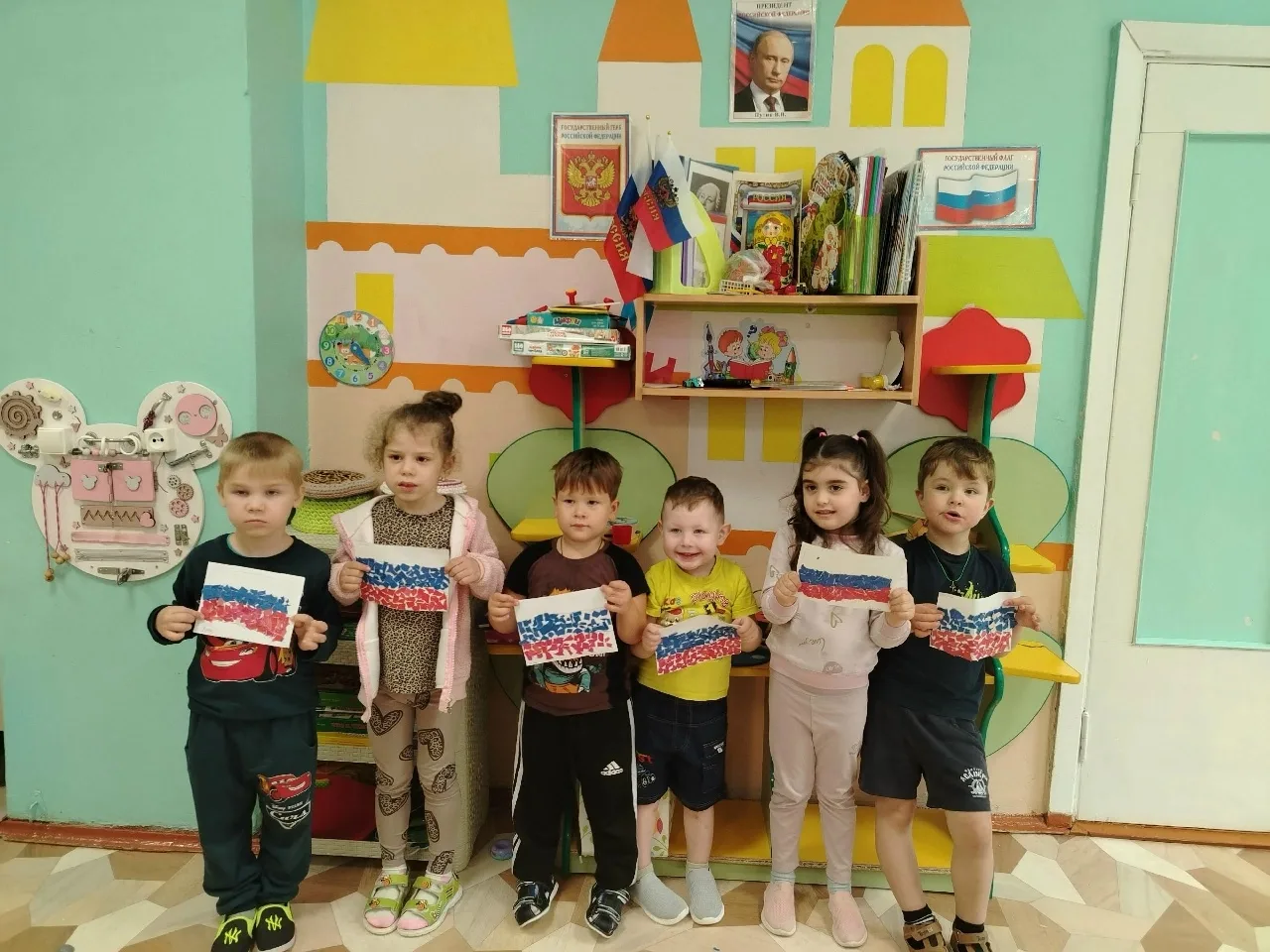 В детском саду прошло замечательное занятие — ребята делали флаг России 🇷🇺 Это не про...