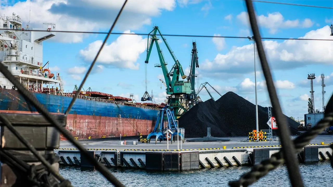 Эльгинский уголь получил прямой выход в море ✅