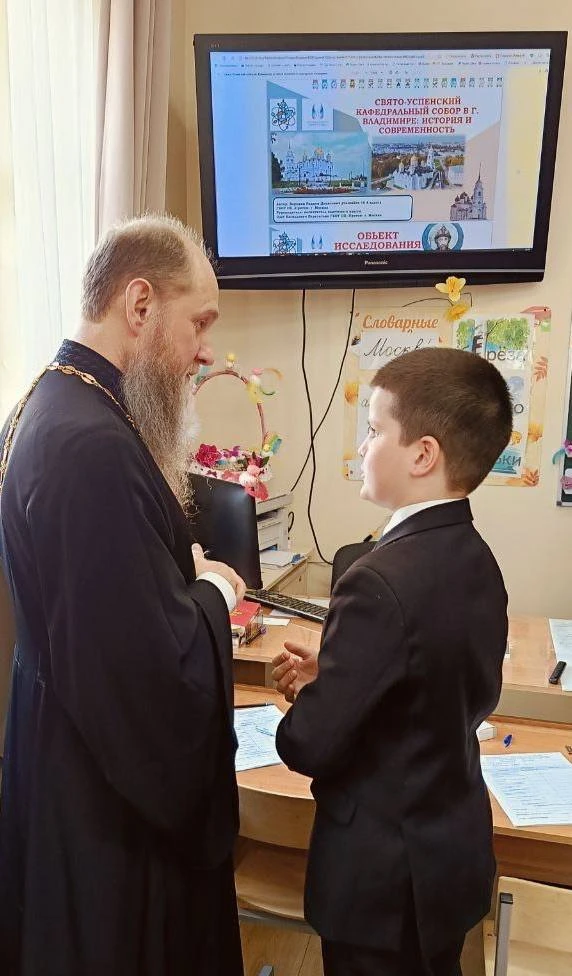 🕊️ ИСТОРИЯ И КУЛЬТУРА ХРАМОВ СТОЛИЦЫ И ГОРОДОВ РОССИИ  Ученик 5-Д класса Алан принял участие в защит